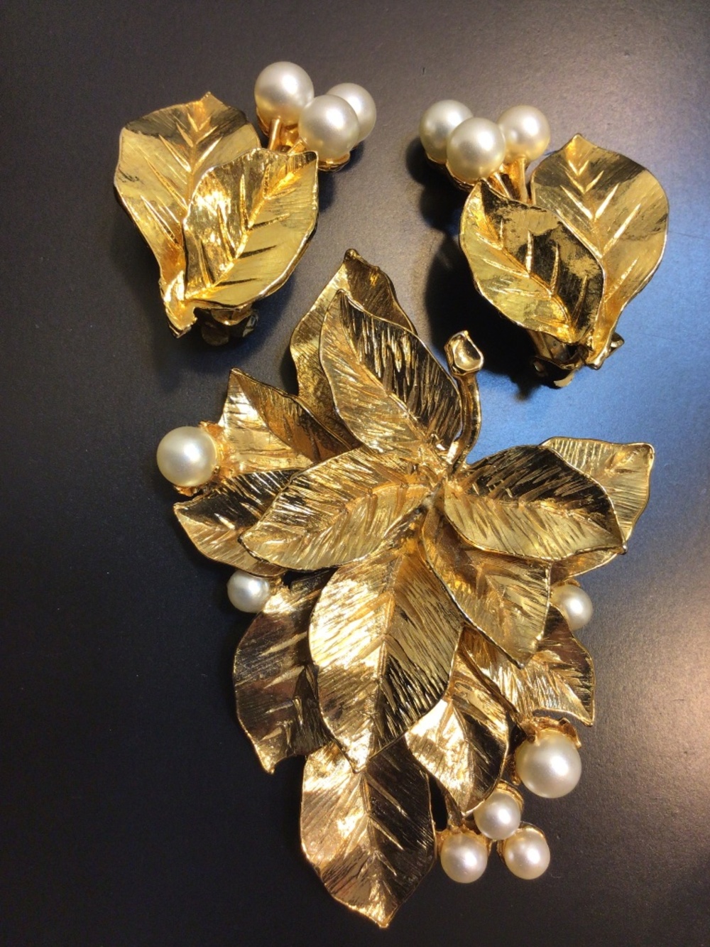 Faux Pearls Gold-tone Multi-layered Leaf Brooch Clip Earrings Set, Vintage